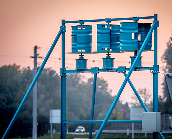 Windkraftwerk aus alten Ölfässern
